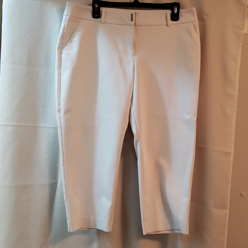 Apt 9 Torie Mid Rise Capri size 12